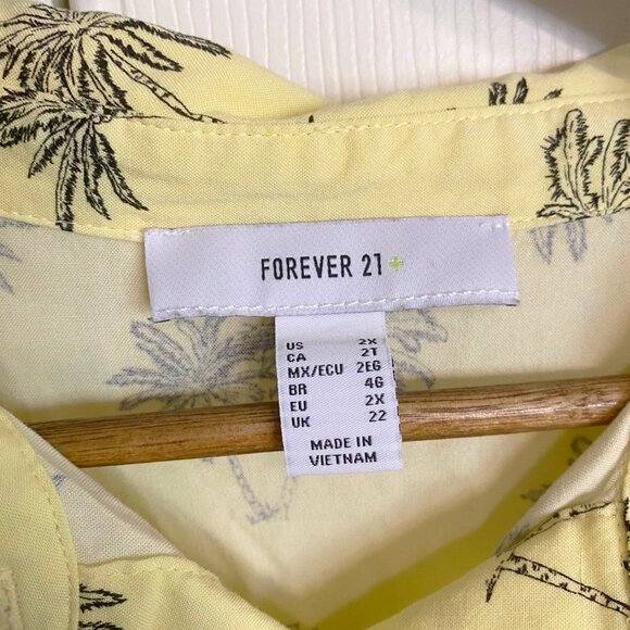 Forever 21+ - Palm tree Yellow button up Crop - Picture 7 of 8